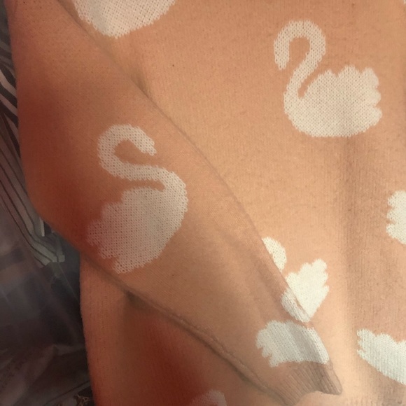 🦢 Swan Sweater - Picture 2 of 3